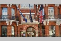 Отель One Harrington Gardens Лондон Экстерьер фото