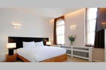 Отель One Harrington Gardens Лондон Экстерьер фото